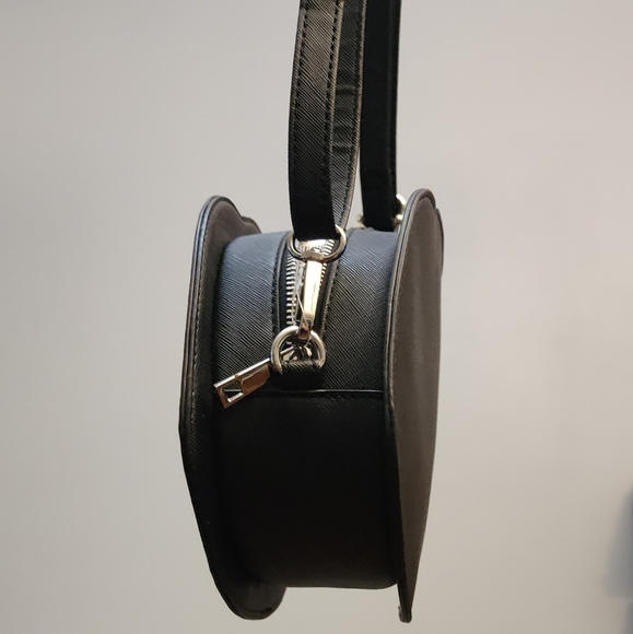 Mad Engine Vampire Fang Crossbody Purse - New - Picture 4 of 5